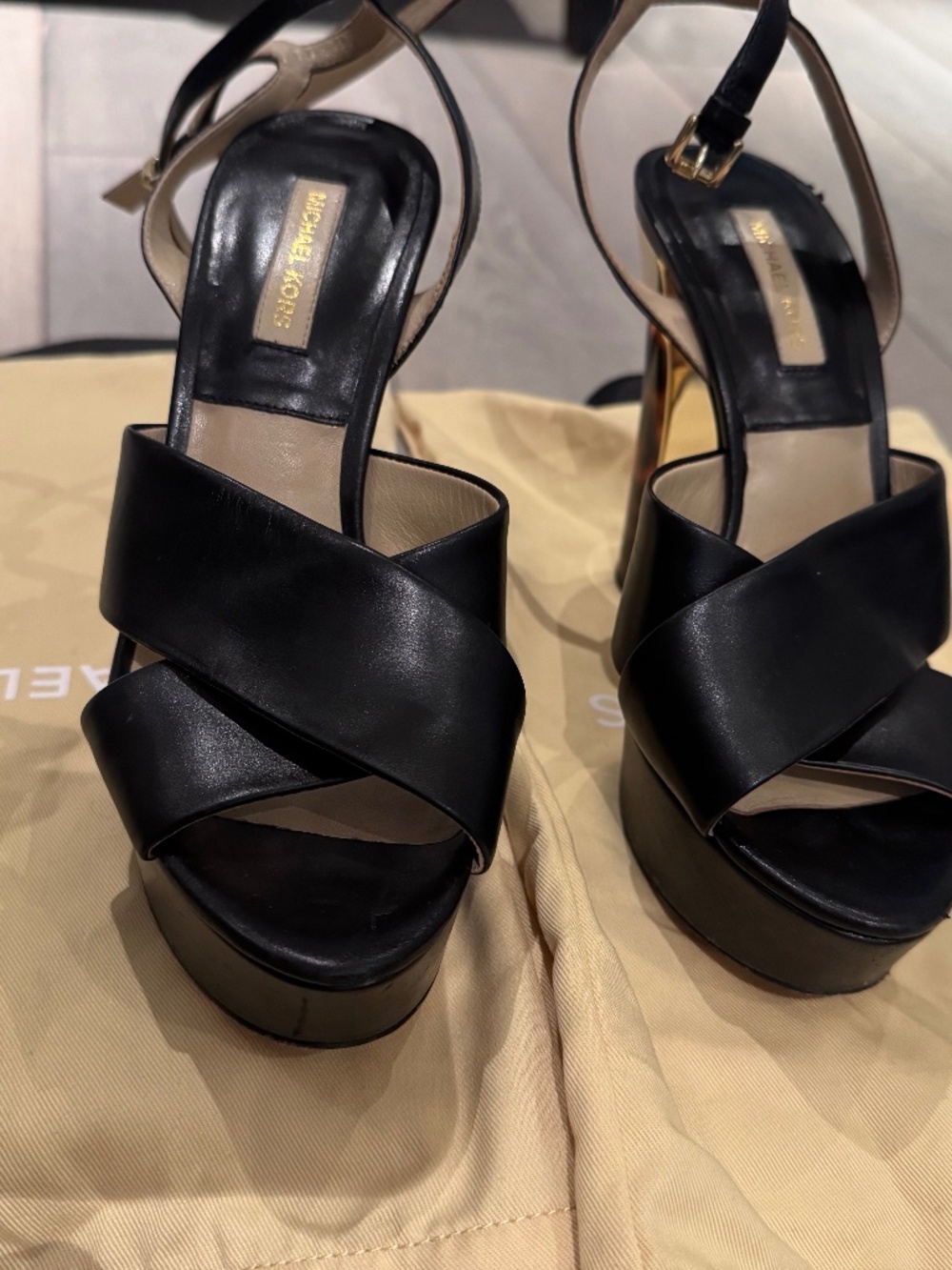 Micheal Kors shoes platform in black and gold size 7.5